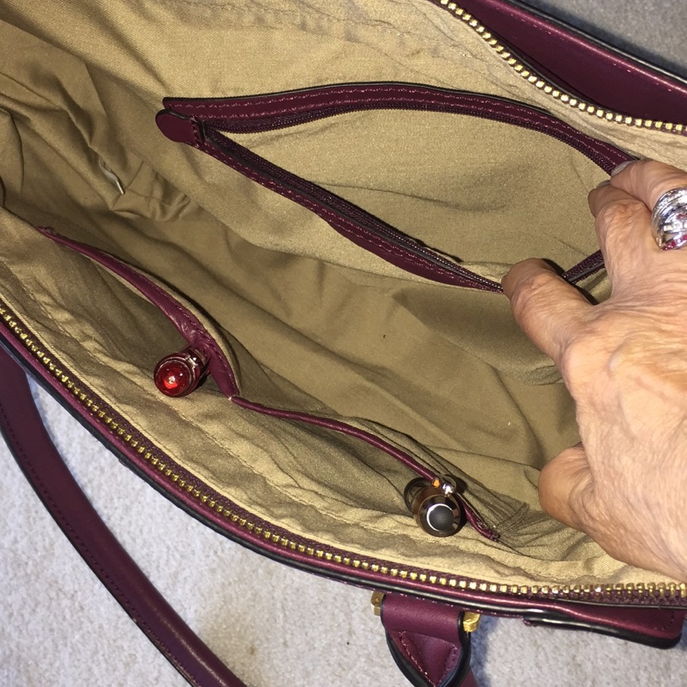 Tahari satchel genuine leather - Picture 7 of 8